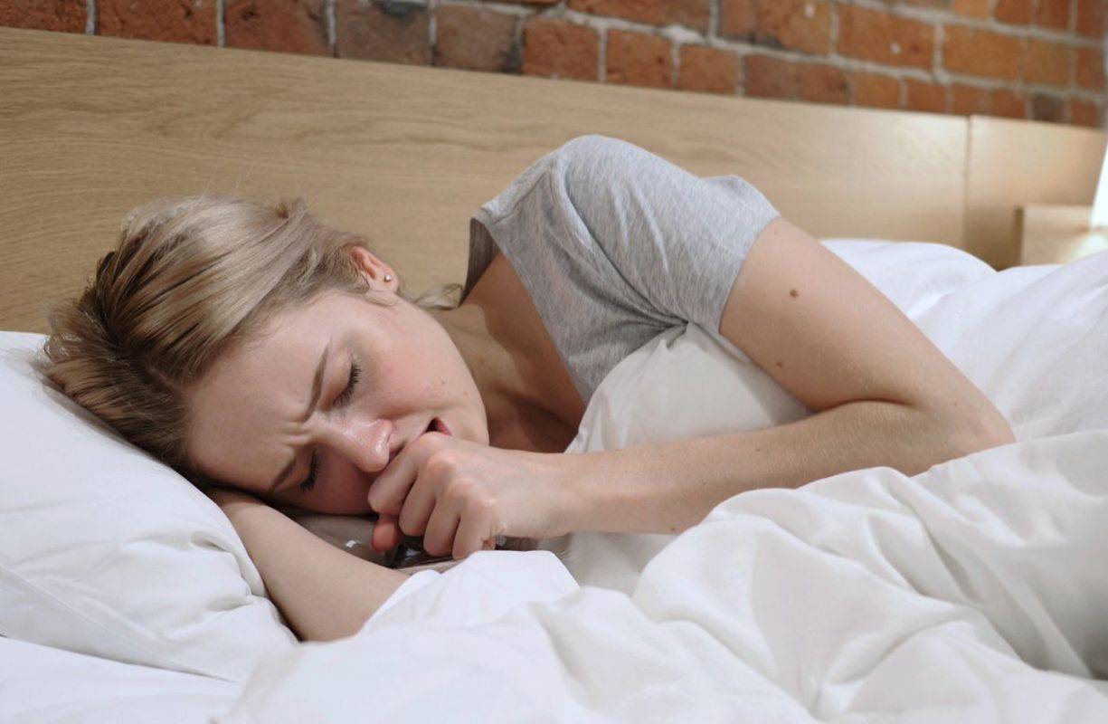 Tosse notturna: cause, sintomi e rimedi per alleviarla e dormire meglio