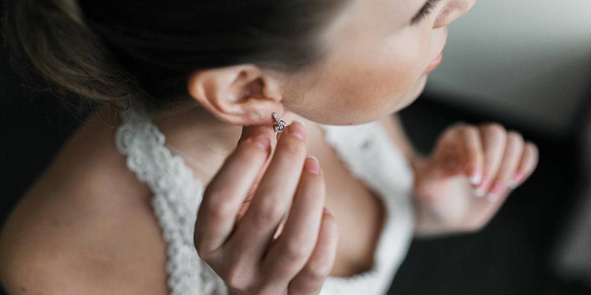 Foratura auricolare e piercing nasale